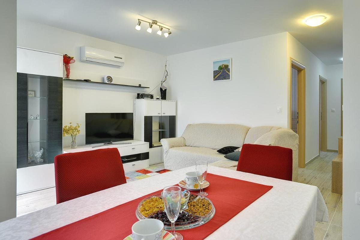 Apartments Elviana 普拉 外观 照片
