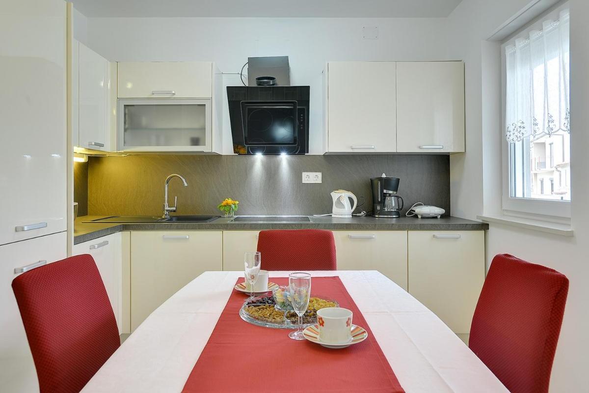 Apartments Elviana 普拉 外观 照片