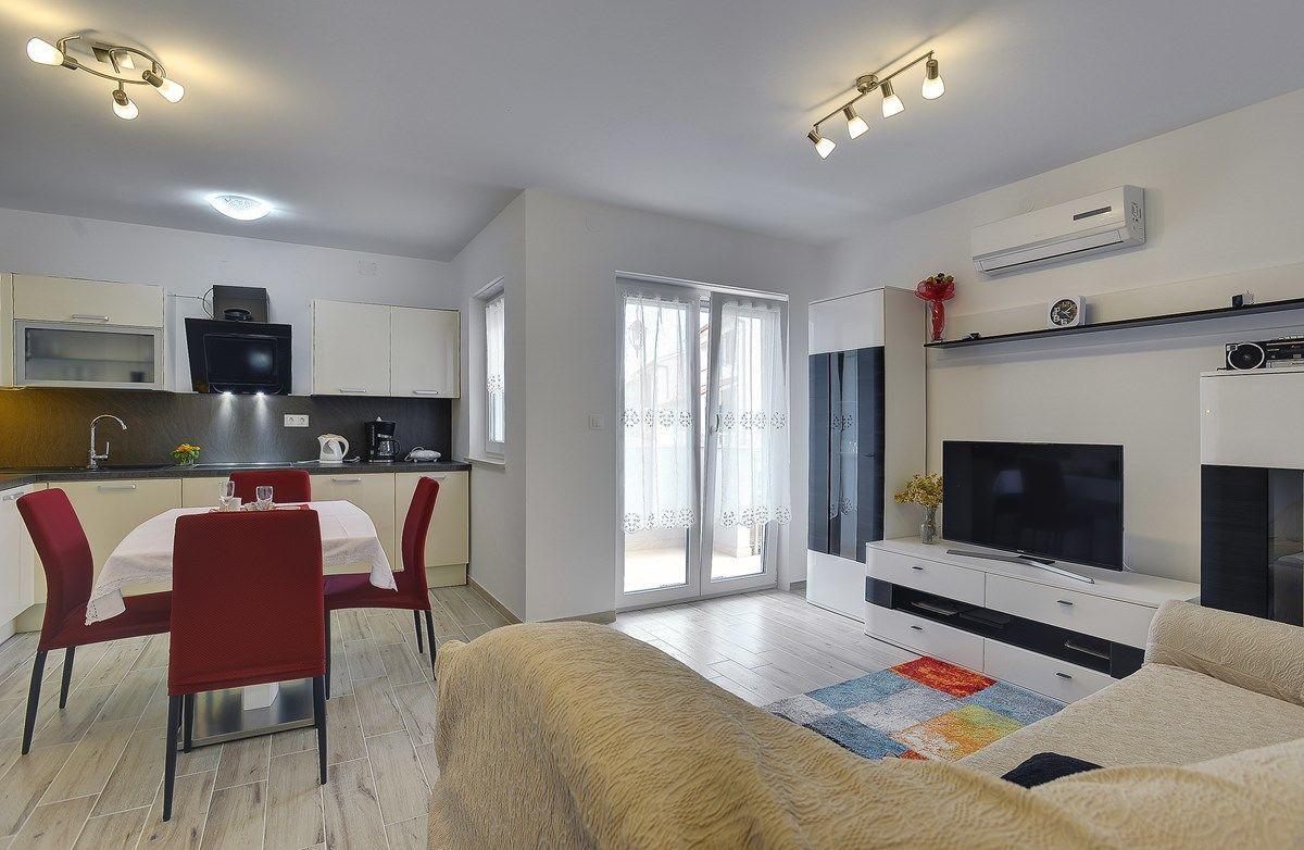 Apartments Elviana 普拉 外观 照片